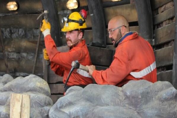 Madenlerdeki iş güvenliği tiyatro ile anlatılıyor 5