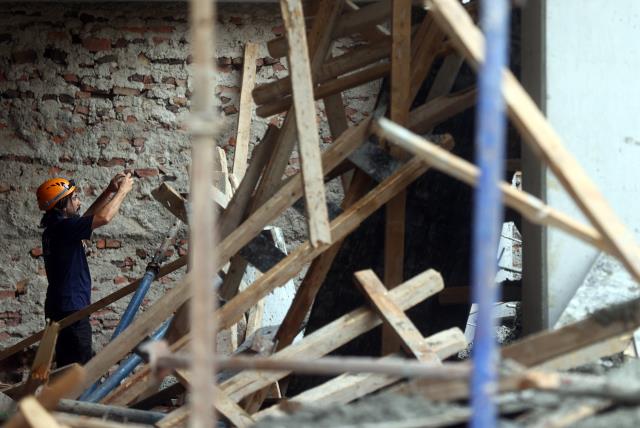 Ankara'da inşaat kirişleri çöktü: 3 işçi yaralandı
