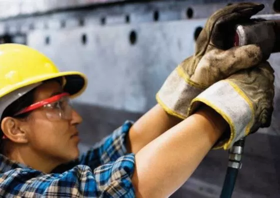 Mavi yakadan kadınları sildiler 7