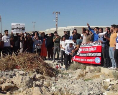 Şanlıurfa'da işten çıkarılan 350 işçi fabrika önünde eylem yaptı 2
