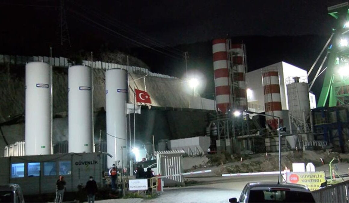 İzmir'de maden ocağında patlama sonrası göçük: 45 işçi yaralandı 1