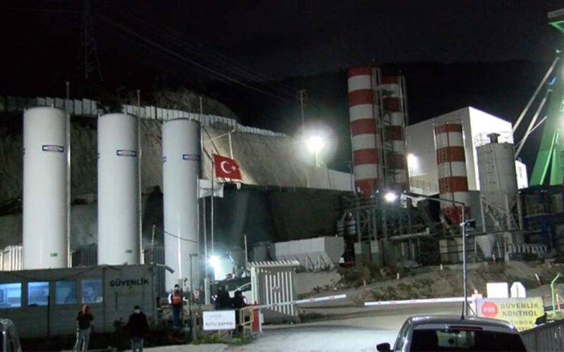 İzmir'de maden ocağında patlama sonrası göçük: 45 işçi yaralandı 4