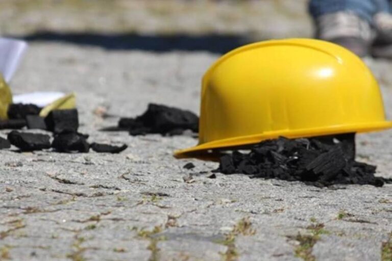 Aydın'da iş cinayeti: Çatıdan düşen Alparslan Demiroğlu hayatını kaybetti 15 Aydın'da iş cinayeti: Çatıdan düşen Alparslan Demiroğlu hayatını kaybetti 15