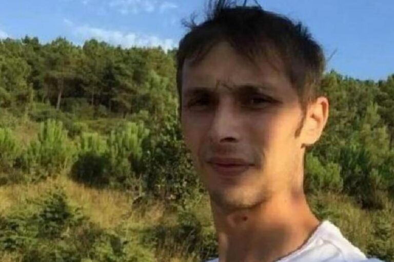 Kocaeli'de iş cinayeti: Üzerine sac düşen Sinan Karakoç hayatını kaybetti 5 Kocaeli'de iş cinayeti: Üzerine sac düşen Sinan Karakoç hayatını kaybetti 4