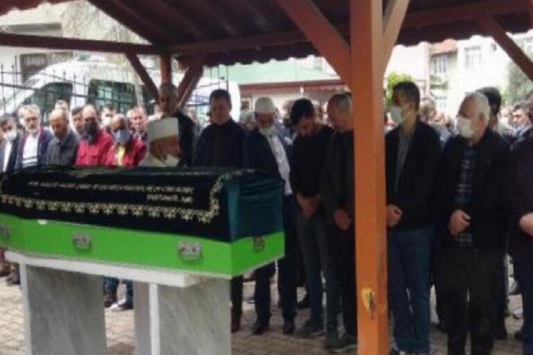 Düzce'de iş cinayeti: Pres makinesine sıkışan Taner Polat hayatını kaybetti 5 Düzce'de iş cinayeti: Pres makinesine sıkışan Taner Polat hayatını kaybetti 5