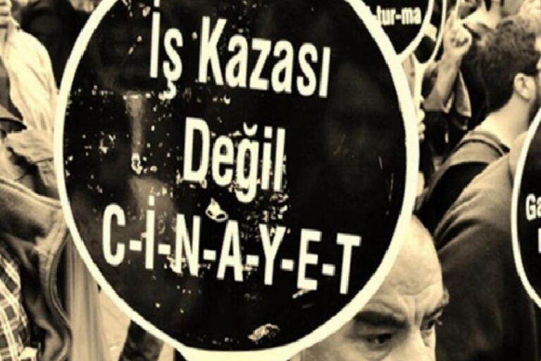 Sakarya'da iş cinayeti: Fabrikada dorsenin altında kalan Fatih Rahmet hayatını kaybetti 6 Sakarya'da iş cinayeti: Fabrikada dorsenin altında kalan Fatih Rahmet hayatını kaybetti 6