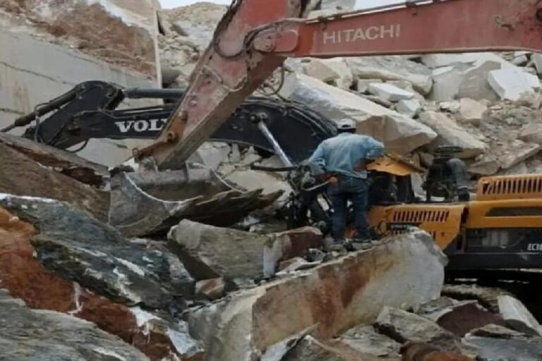 Balıkesir'de iş cinayeti: Mermer ocağında molozların altında kalan Volkan Yaren hayatını kaybetti 5 Balıkesir'de iş cinayeti: Mermer ocağında molozların altında kalan Volkan Yaren hayatını kaybetti 3