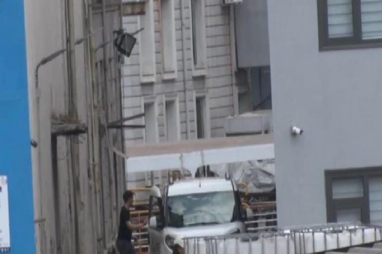 İstanbul'da iş cinayeti: Haliç Tersanesi'nde yüksekten düşen İsak Erzi hayatını kaybetti 15 İstanbul'da iş cinayeti: Haliç Tersanesi'nde yüksekten düşen İsak Erzi hayatını kaybetti 5