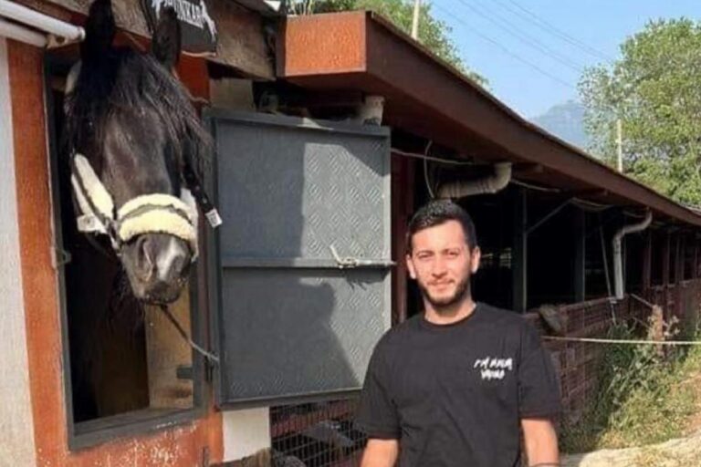 Muğla'da iş cinayeti: İnşaattan düşen Ramazan Çıralı hayatını kaybetti 17 Muğla'da iş cinayeti: İnşaattan düşen Ramazan Çıralı hayatını kaybetti 2