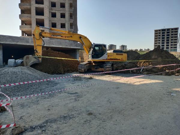 Adana'da iş cinayeti: Apartman inşaatında meydana gelen göçükte 2 işçi hayatını kaybetti 1
