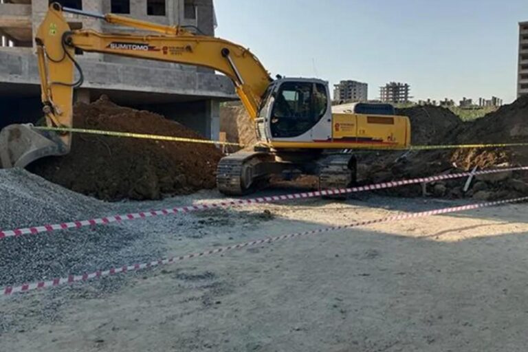 Adana'da iş cinayeti: Apartman inşaatında meydana gelen göçükte 2 işçi hayatını kaybetti 3 Adana'da iş cinayeti: Apartman inşaatında meydana gelen göçükte 2 işçi hayatını kaybetti 2