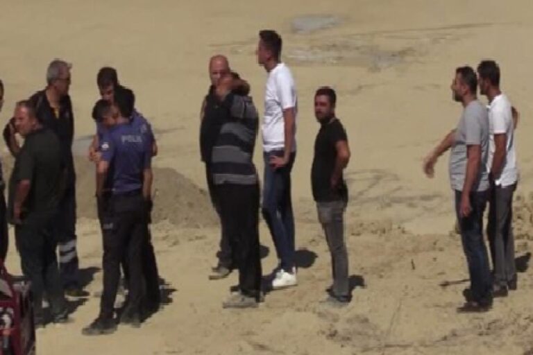 Adana'da iş cinayeti: Elektrik akımına kapılan Abdulkadir Hamşo hayatını kaybetti 2 Adana'da iş cinayeti: Elektrik akımına kapılan Abdulkadir Hamşo hayatını kaybetti 1