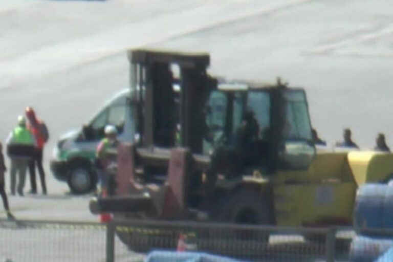 Kocaeli'de iş cinayeti: Forklift ile sac arasında sıkışan Mehmet Denizhan hayatını kaybetti 16 Kocaeli'de iş cinayeti: Forklift ile sac arasında sıkışan Mehmet Denizhan hayatını kaybetti