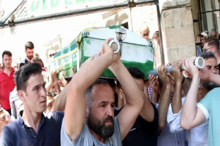 Kütahya'da iş cinayeti: Göçükte yaralanan Aziz Kemal Altunbay hayatını kaybetti 4 Kütahya'da iş cinayeti: Göçükte yaralanan Aziz Kemal Altunbay hayatını kaybetti 2