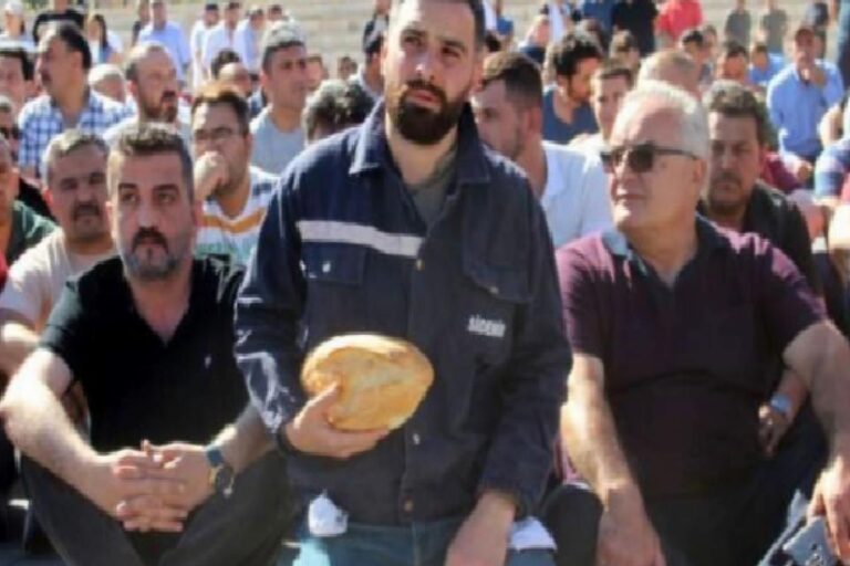 Sivas Demir Çelik işçilerinden oturma eylemi 13 Sivas Demir Çelik işçilerinden oturma eylemi 1