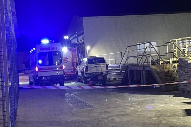 Bolu'da iş cinayetleri: Jelatin fabrikasında zehirlenen 4 işçiden 3'ü hayatını kaybetti 13 Bolu'da iş cinayetleri: Jelatin fabrikasında zehirlenen 4 işçiden 3'ü hayatını kaybetti