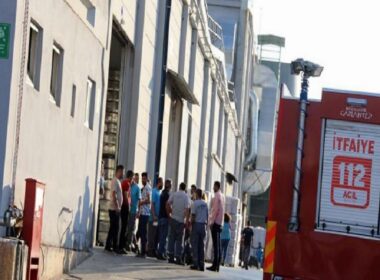 Gaziantep’te pamuk fabrikasında yangın: 1 itfaiyeci yaşamını yitirdi, 9 yaralı 1