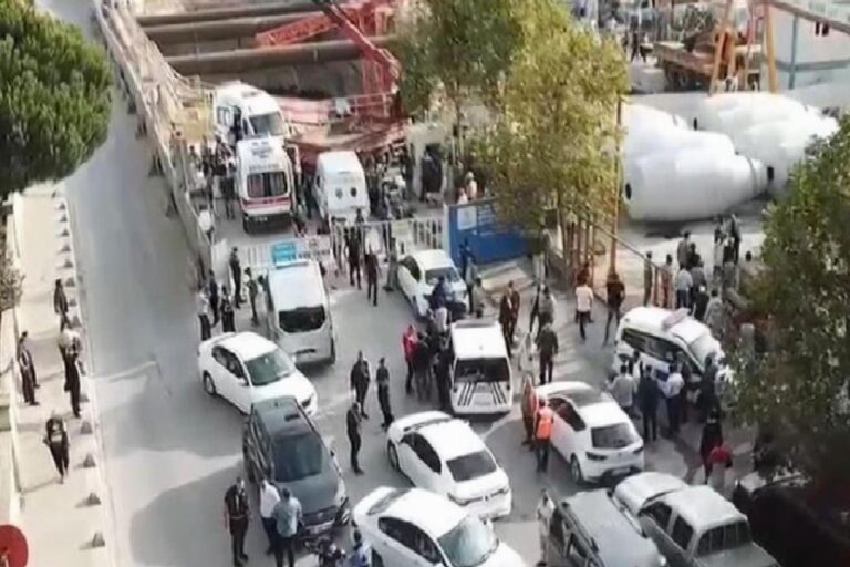 İstanbul'da iş cinayeti: Metro inşaatında devrilen kule vincinin altında kalan iki işçi hayatını kaybetti 9 İstanbul'da iş cinayeti: Metro inşaatında devrilen kule vincinin altında kalan iki işçi hayatını kaybetti