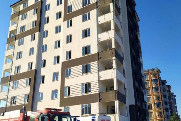 Kahramanmaraş'ta iş cinayeti: Asansör boşluğuna düşen Gazi Bütün hayatını kaybetti 16 Kahramanmaraş'ta iş cinayeti: Asansör boşluğuna düşen Gazi Bütün hayatını kaybetti