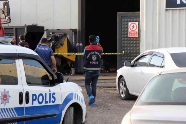 Kocaeli'de iş cinayeti: Tel sarma makinesine sıkışan Cuma Togay hayatını kaybetti 2 Kocaeli'de iş cinayeti: Tel sarma makinesine sıkışan Cuma Togay hayatını kaybetti 1