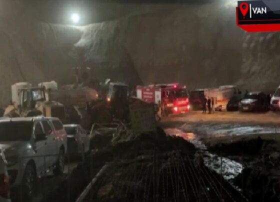 Van'da inşaatı süren tünelde yaşanan göçükte 2 işçi hayatını kaybetti