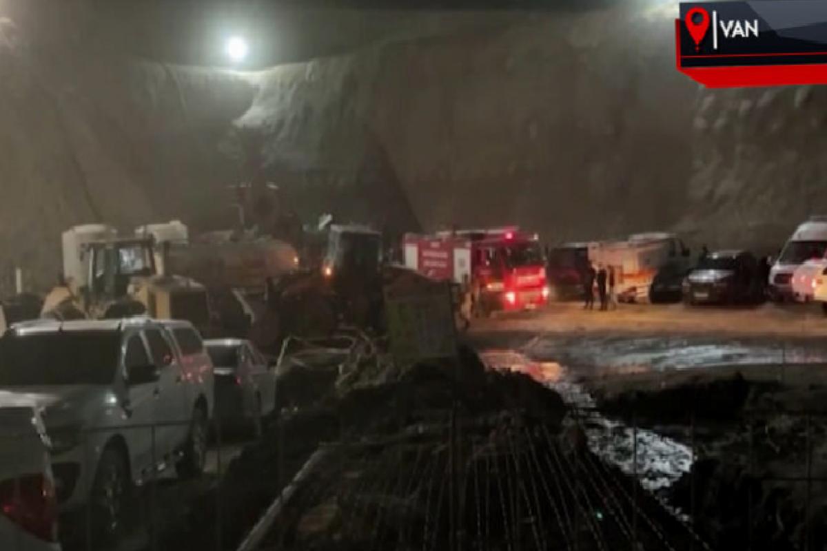 Van’da inşaatı süren tünelde yaşanan göçükte 2 işçi hayatını kaybetti