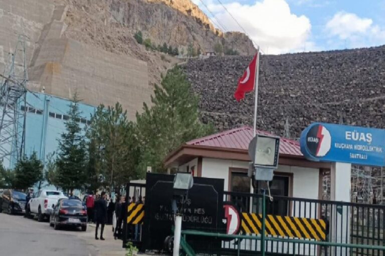 Sivas'ta iş cinayeti: Hidroelektrik santralinde patlama: Ertuğrul Gazi Bozdağ hayatını kaybetti 9 Sivas'ta iş cinayeti: Hidroelektrik santralinde patlama: Ertuğrul Gazi Bozdağ hayatını kaybetti
