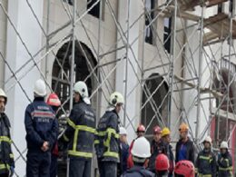 Batman'da cami inşaatında iskelenin çökmesi sonucu ağır yaralanan işçi hayatını kaybetti