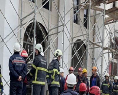Batman'da cami inşaatında iskelenin çökmesi sonucu ağır yaralanan işçi hayatını kaybetti