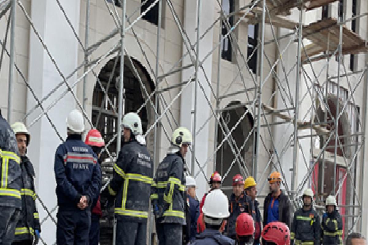 Batman’da cami inşaatında iskelenin çökmesi sonucu ağır yaralanan işçi hayatını kaybetti