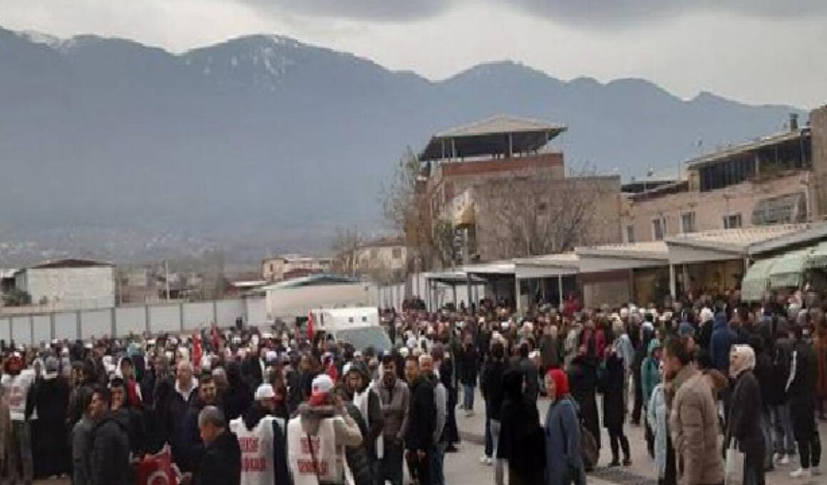 Bursa’da Yeşim Tekstil’de çalışan 4 bin 500 işçi greve gitti