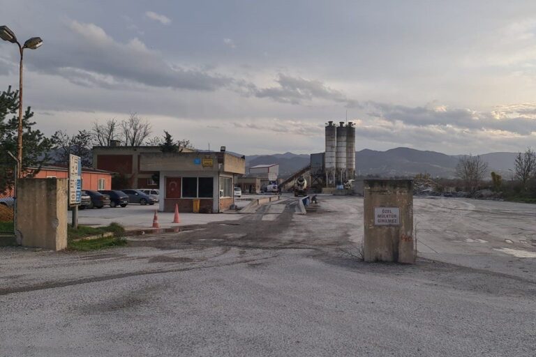Kocaeli'de iş cinayeti: Beton santralinde makineye sıkışan Adil Altınkaya hayatını kaybetti 12 Kocaeli'de iş cinayeti: Beton santralinde makineye sıkışan Adil Altınkaya hayatını kaybetti