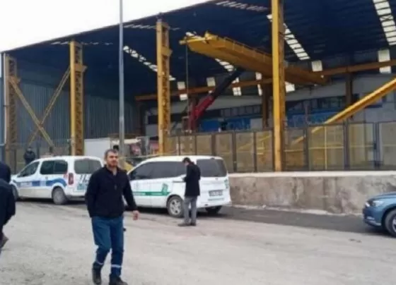 Ankara'da iş cinayeti: Üzerine vinç direği devrilen işçi hayatını kaybetti