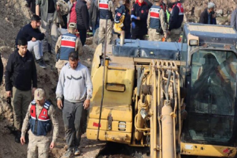 Kilis'te iş cinayeti: Meydana gelen göçükte 2 işçi hayatını kaybetti 2 Kilis'te iş cinayeti: Meydana gelen göçükte 2 işçi hayatını kaybetti