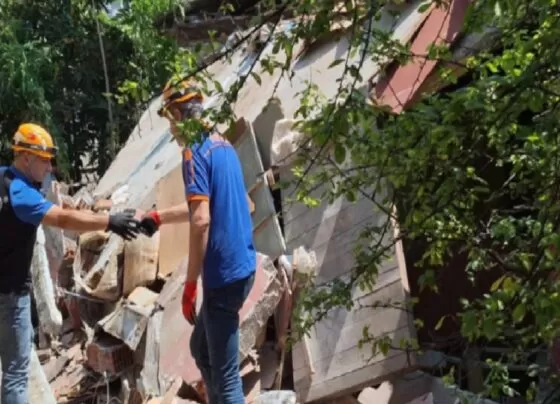 Kocaeli'de iş cinayeti: Evin yıkımında göçük altında kalan 2 işçi yaşamını yitirdi