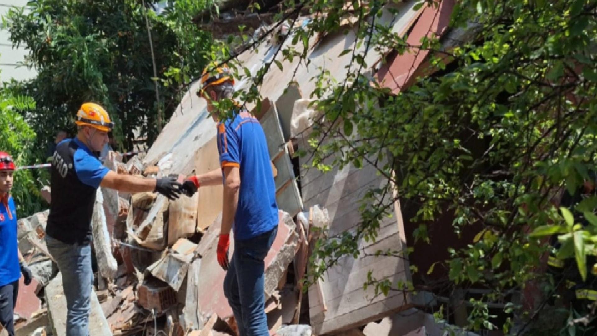 Kocaeli'de iş cinayeti: Evin yıkımında göçük altında kalan 2 işçi yaşamını yitirdi
