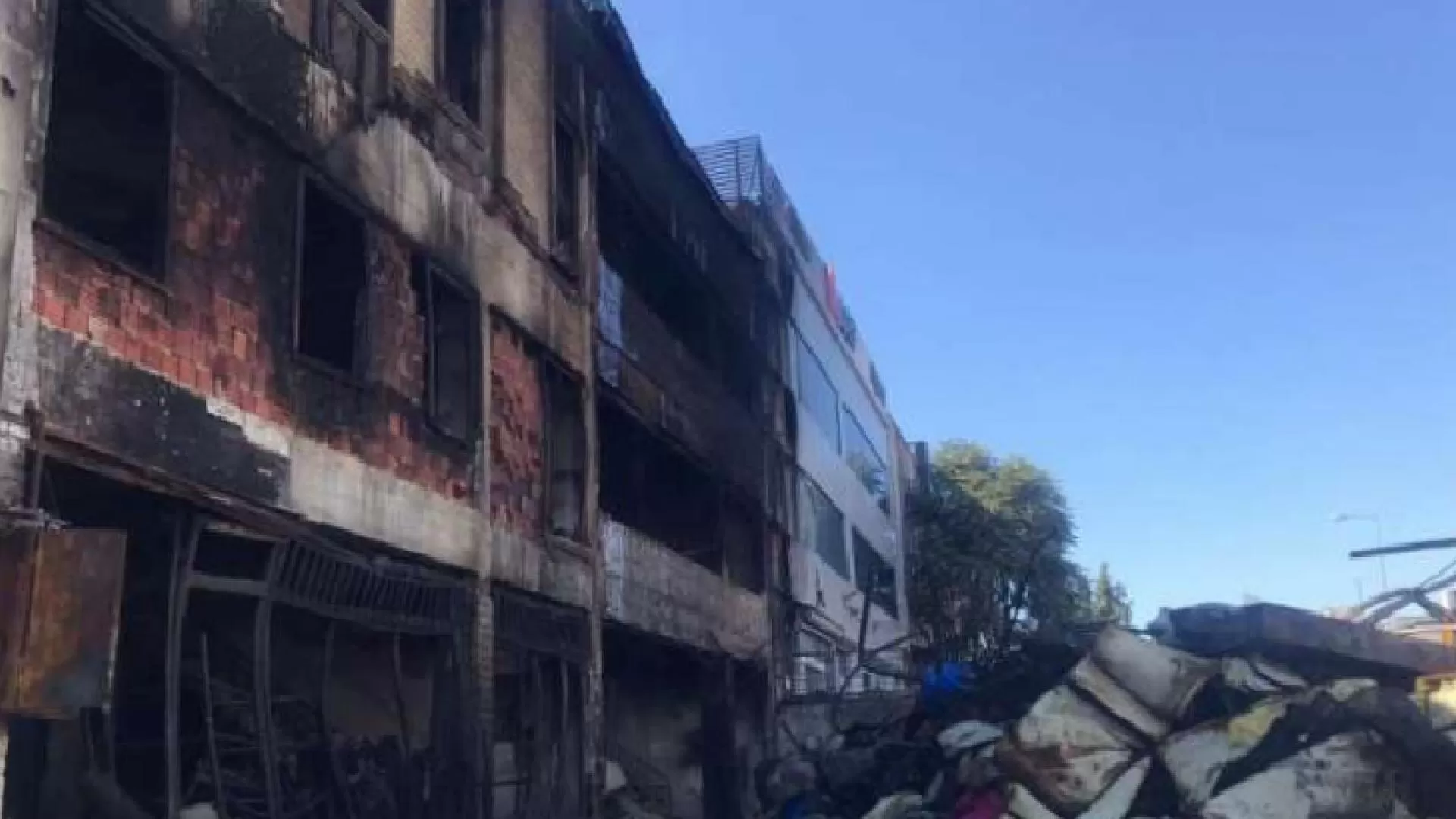 Sünger fabrikasındaki yangında can kaybı 3'e yükseldi!