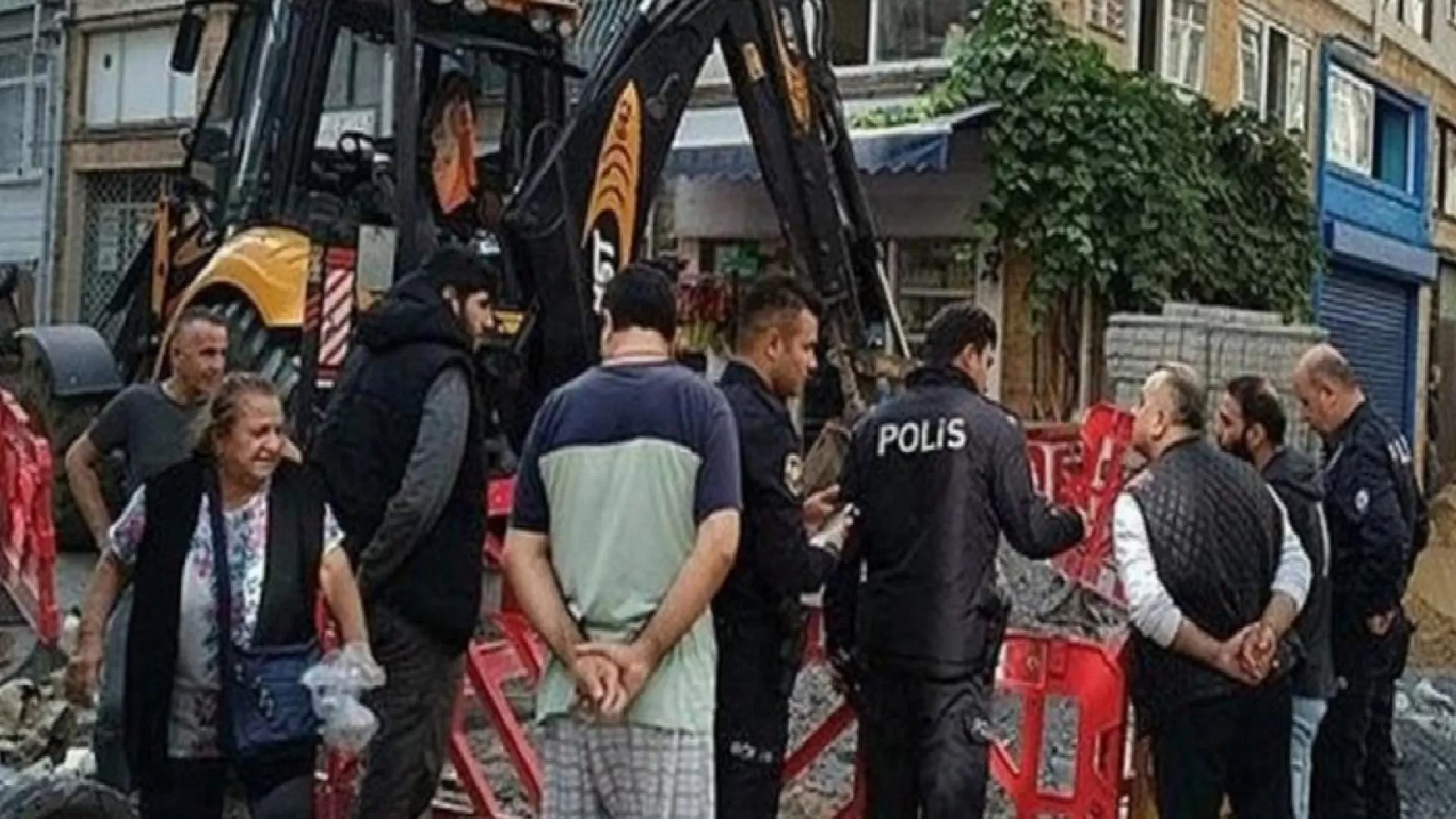 Bakırköy'de üzerine beton düşena Veysel Pala yaşamını kaybetti