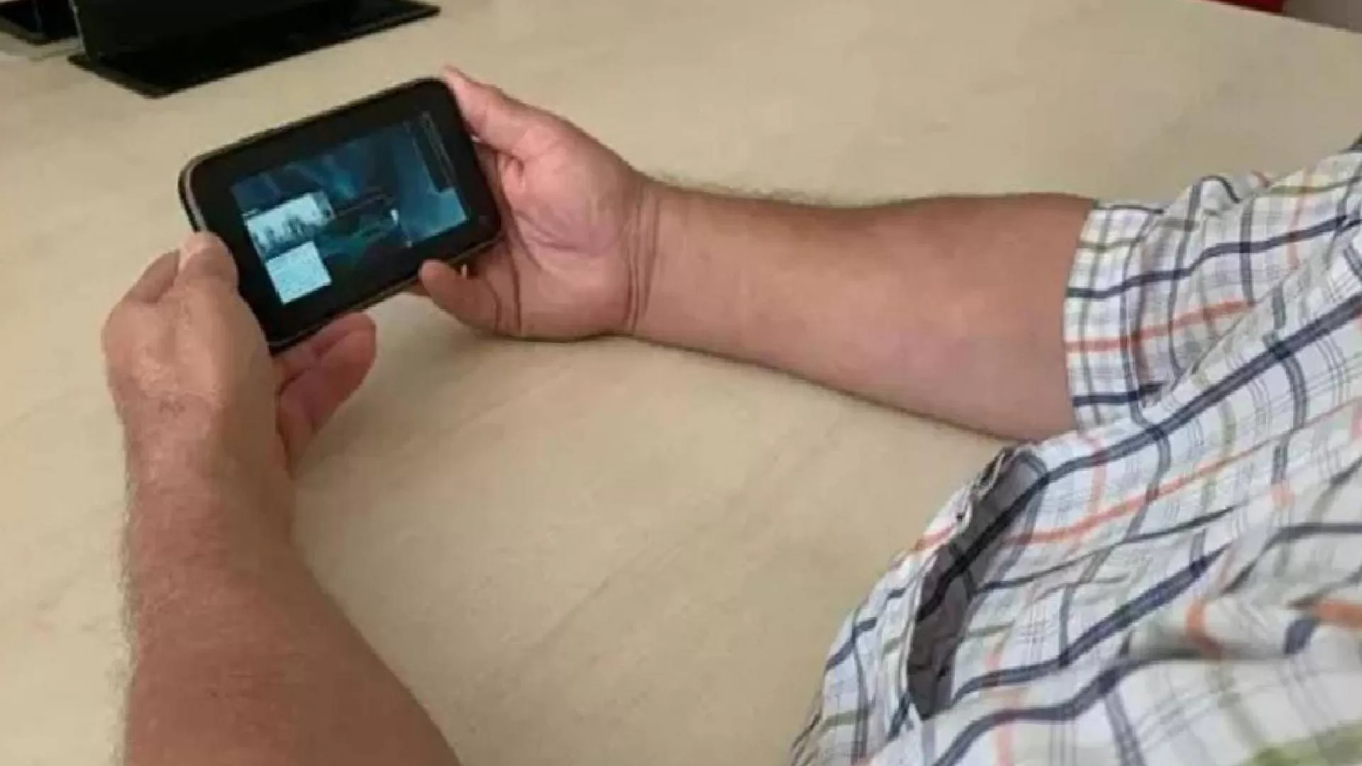 Mesaide film izledi, işinden ve tazminattan oldu
