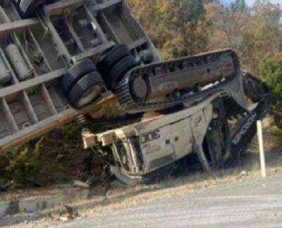 Çorum’da iş makinesi yüklü TIR devrildi: 2 kişi hayatını kaybetti