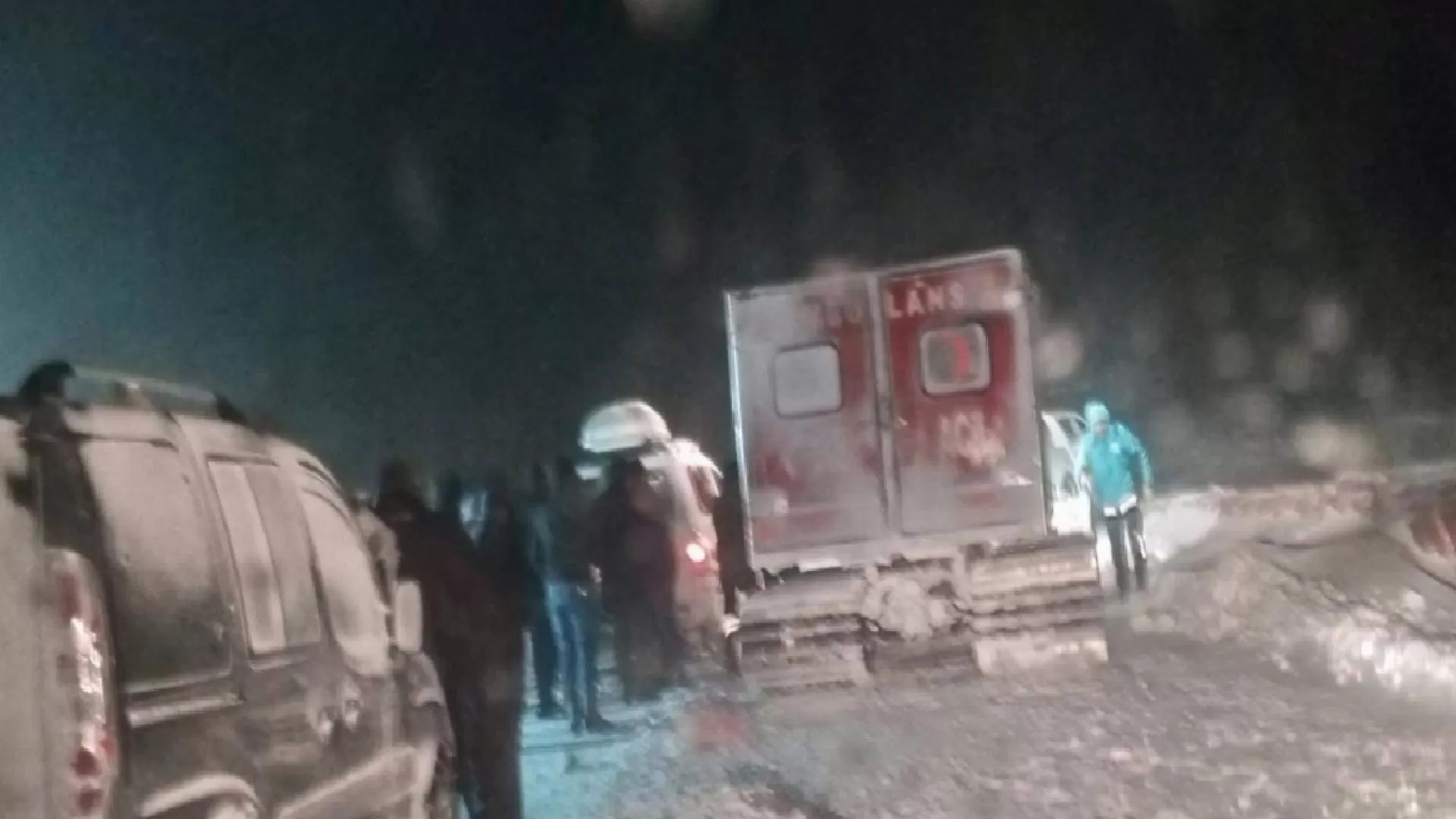 Ağrı’da iş makinesi uçuruma yuvarlandı: 2 işçi yaşamını kaybetti