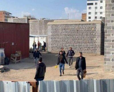 Diyarbakır'da üstüne duvar düşen 53 yaşındaki işçi yaşamını kaybetti