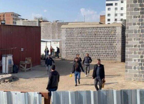 Diyarbakır'da üstüne duvar düşen 53 yaşındaki işçi yaşamını kaybetti