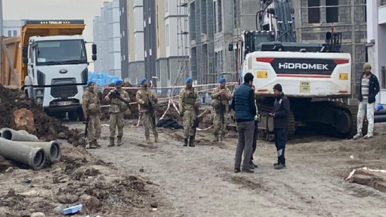 Diyarbakır’da kamyonun altında kalan işçi yaşamını yitirdi 10 Diyarbakır’da kamyonun altında kalan işçi yaşamını yitirdi