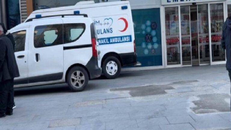 Esenyurt'ta TIR arasında sıkışan işçi hayatını kaybetti 8 Esenyurt'ta TIR arasında sıkışan işçi hayatını kaybetti