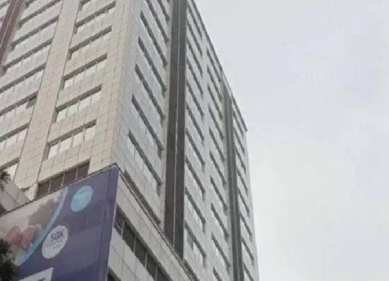 İzmir'de vinçle çıktıkları 10'uncu kattan düşen 2 işçi öldü