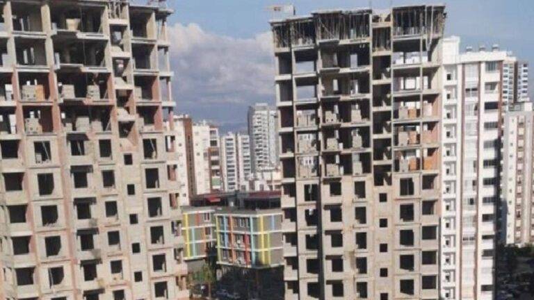 Mersin'de inşaatın 15. katından düşen işçi hayatını kaybetti 1 Mersin'de inşaatın 15. katından düşen işçi hayatını kaybetti