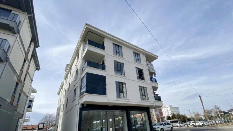 Aksaray'da balkondan düşen 29 yaşındaki işçi yaşamını yitirdi