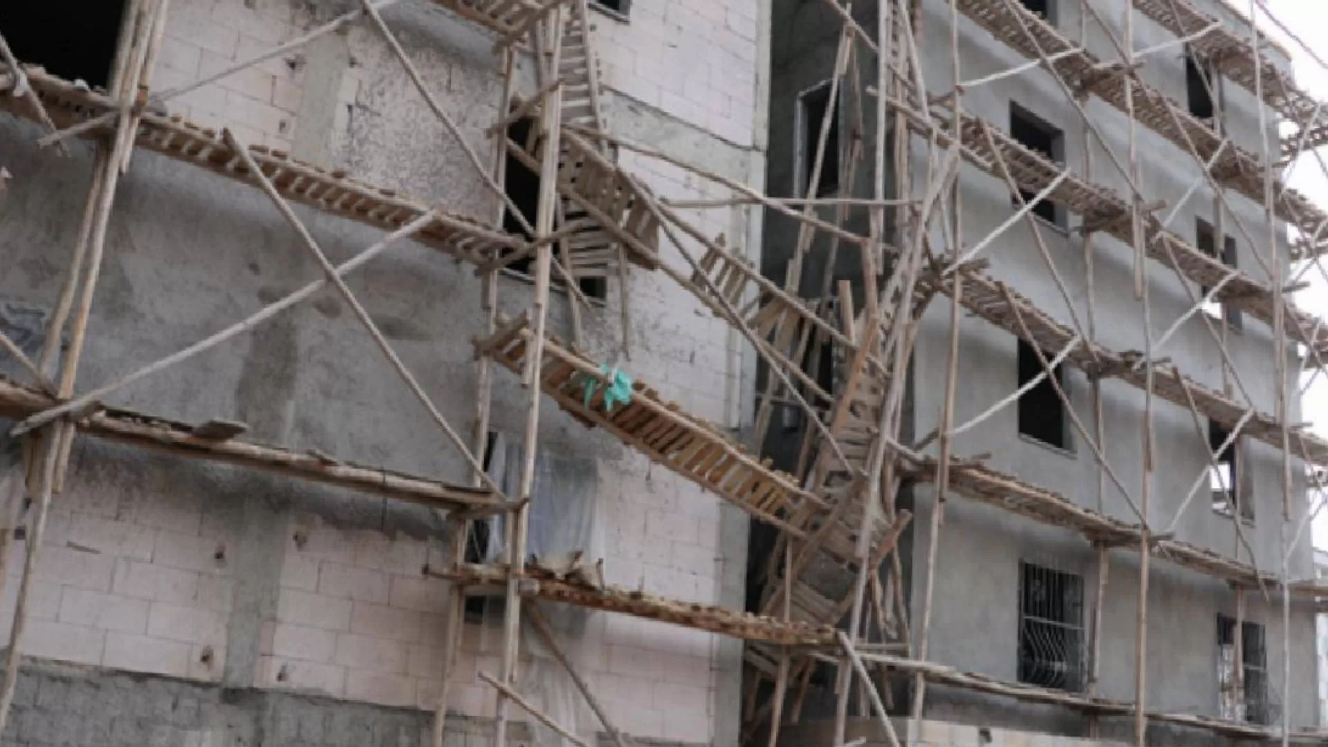 Gaziantep'te iskeleden düşen 28 yaşındaki işçi yaşamını kaybetti