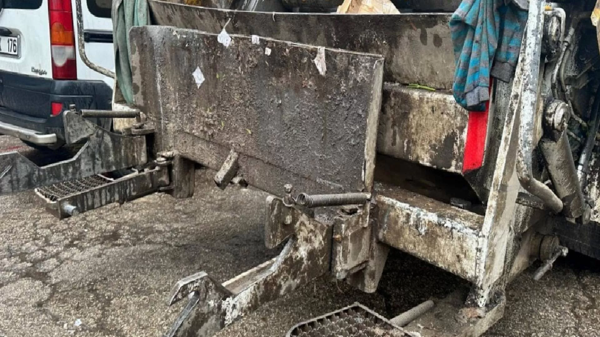 Tunceli'de kamyondan düşen temizlik işçisi hayatını kaybetti